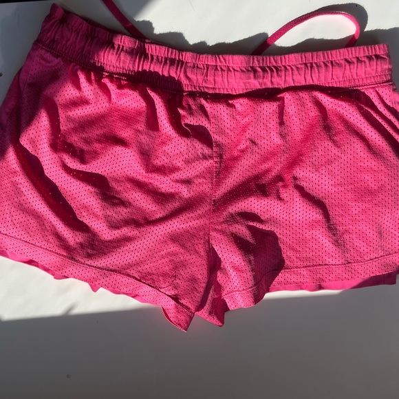 Pink Nike shorts in great condition barely worn! - Picture 4 of 4